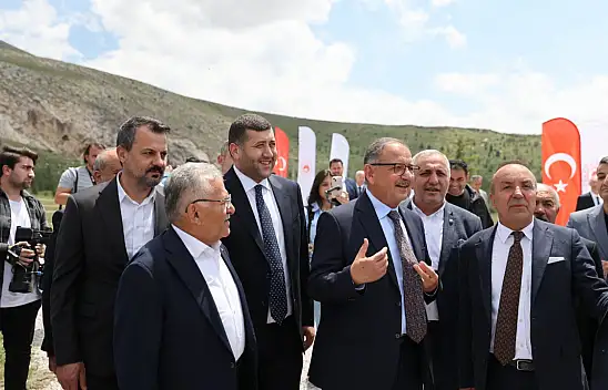 Bakan Pınarbaşı'da TOKİ arsasını inceledi