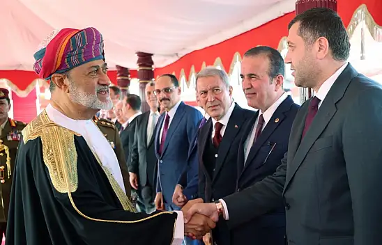 Baki Ersoy'la tokalaşan Umman Sultanı'nın Ali Çamlı'ya şaşırtan benzerliği