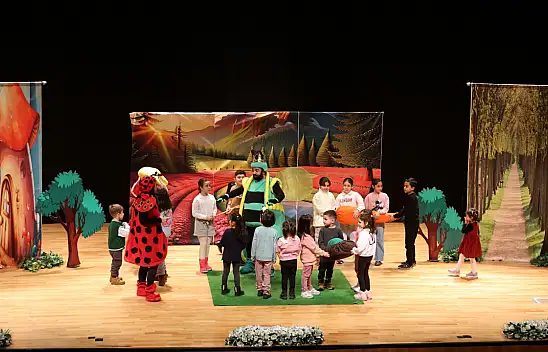 Başkan Amca'dan miniklere renkli sürpriz