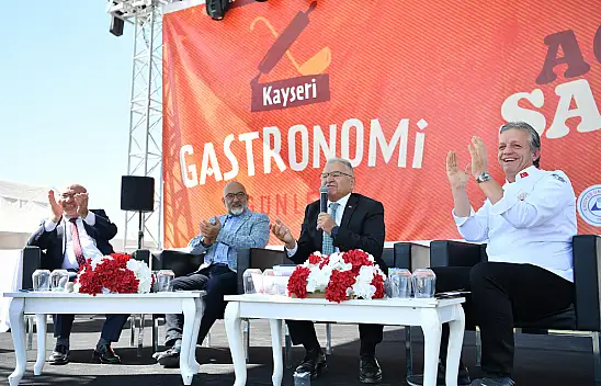 Büyükkılıç lezzetin gününde Gastronomi Paneli'ne katıldı