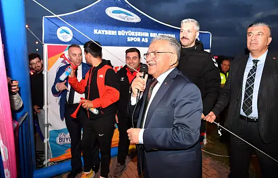 Başkan Büyükkılıç start verdi: 19 Mayıs Gece Koşusu başladı!