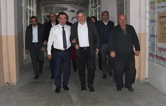 Başkan ile başkan adayı kol kola! Dikkat çeken ziyarette neler konuşuldu?