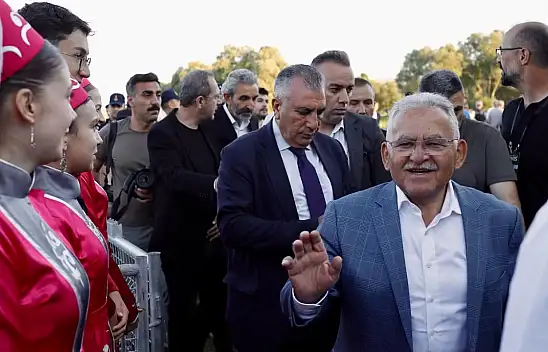 Başkan Memduh Büyükkılıç, Kayseri'de kültürel coşkuya ortak oldu