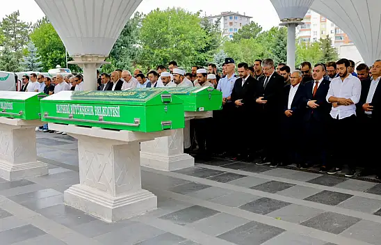 Başkanlardan Tümgüç'e son görev: Cenaze namazını kıldılar...