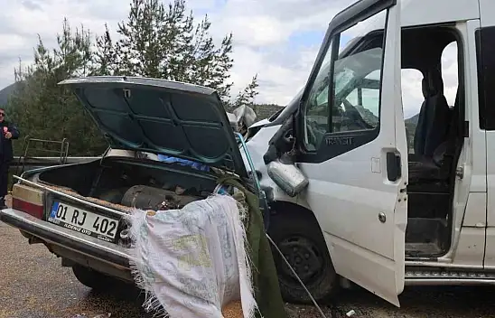 Bayram dönüşü acı kaza: Aynı aileden 5 kişi hayatını kaybetti