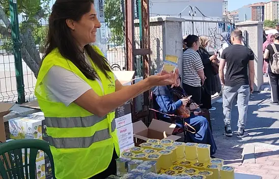 Belediyeden sıcak havada serinleten ikram