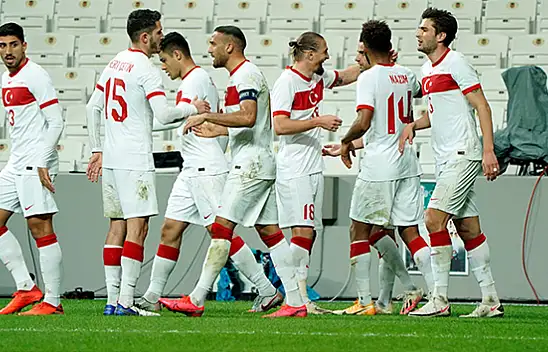 Berlin'de gol sesi! İlk yarı bitti