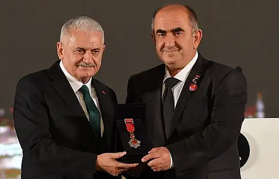 Bir ödül daha aldı! Ödüle doymuyor...