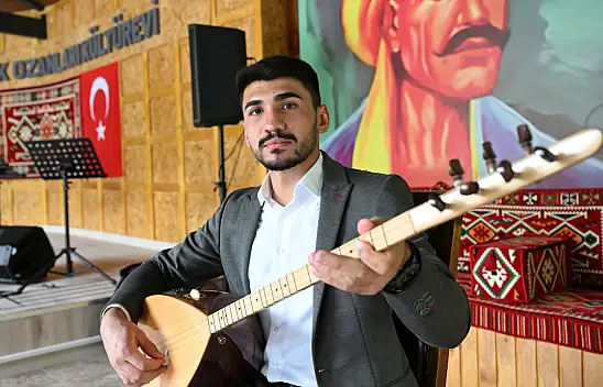 'Bizim oğlandan aşık olmaz' dediler, 10 yıldır Türkiye'yi diyar diyar geziyor