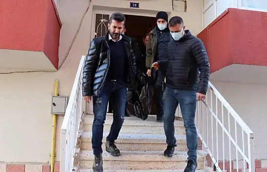 Boğazını keserek öldürmüş