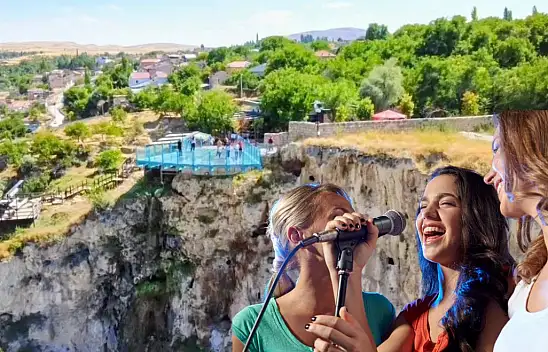 Bünyan Cam Teras'ta ücretsiz karaoke coşkusu!