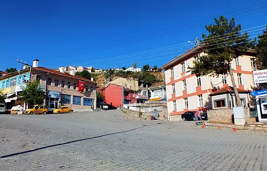 Bünyan'daki deprem akıllara o binayı getirdi! 'Oturulamaz, riskli' raporu var ama hala bir gelişme yok