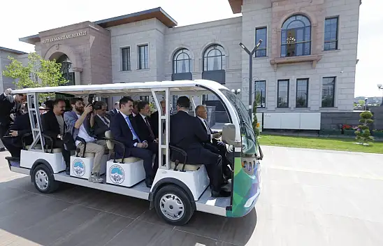 Büyükkılıç bakanlara şoförlük yaptı