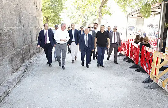 Büyükkılıç: Cumhuriyet Meydanı estetik ve dayanıklı olacak