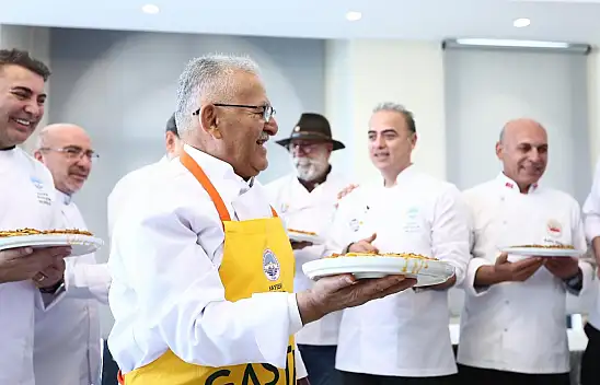 Büyükkılıç mutfağa girdi: Ünlü şeflerle bakın ne yaptı