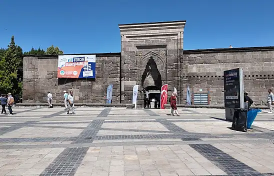 Büyükşehir öğrencilerin yanında!