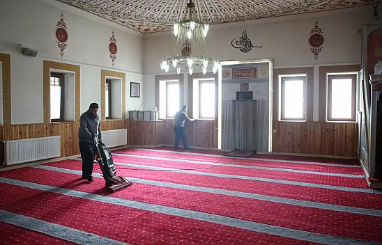 Camiler bayrama hazır