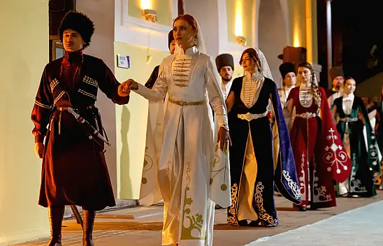 Çerkez kıyafetleri defilesi Kayseri Tren Garı'nda düzenlendi - Kayseri Konser