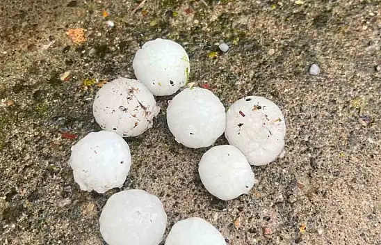 Kayseri'ye ceviz büyüklüğünde dolu yağdı