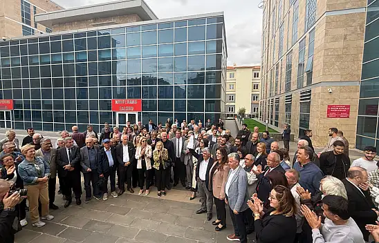 CHP'de yeni Başkan mazbatayı aldı, il binasına doğru gidiyor