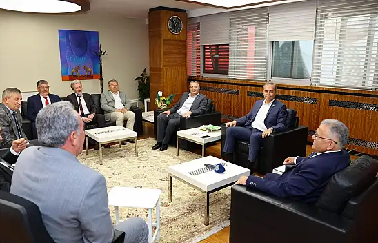 Büyükkılıç'tan, CHP ziyaretinde ayrıştırmadan, ötekileştirmeden hizmet vurgusu!