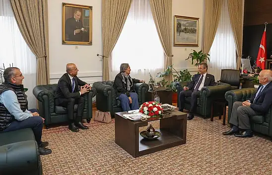 CHP Kayseri Milletvekili ezber bozdu! Meclis'teki o ziyarete annesi el attı