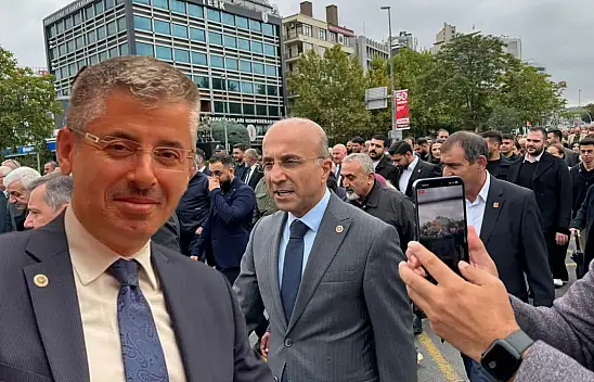 CHP'li  Genç yürüdü AK Partili Çopuroğlu böyle tepki gösterdi: Çok komik bir duruma düşürüyor