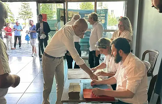 CHP'li vekil oyunu kullandı, sandık başında mesaj verdi