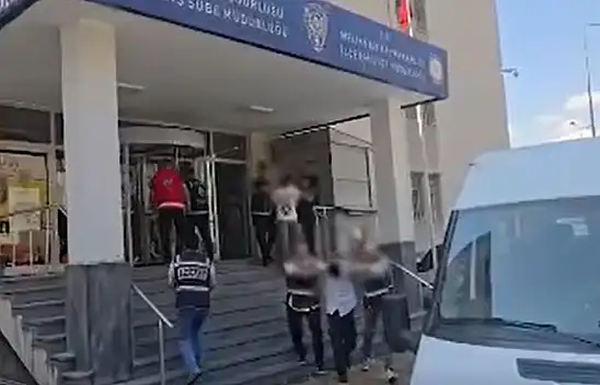 Polis şafak vakti bastı: 12 kişi yakalandı