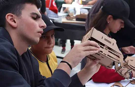 Kayseri'de çocuklar hem maket yaptı hem milli teknolojiyi tanıdı