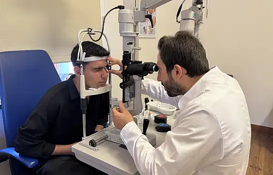 Çocuklarda göz kaşımasına dikkat: Uzmanı kornea hastalığı riskine karşı uyardı!