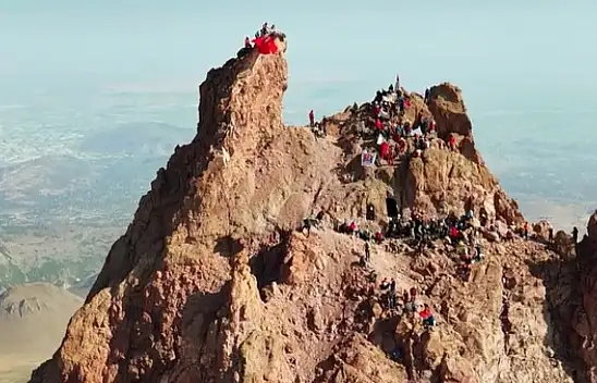 Coşku 140 kişi ile zirveye taşındı!