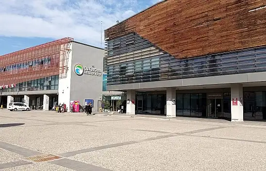 Görev değişikliği nedeniyle müdürü vurdu