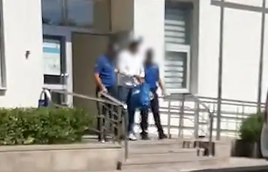 'Dur' ihtarına uymadı, polis barikatına daldı! Kaçan araçta bakın ne çıktı!