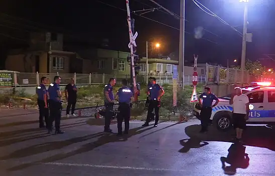 'Dur' ihtarına uymayan motosikletli, trenle sürüklendi!