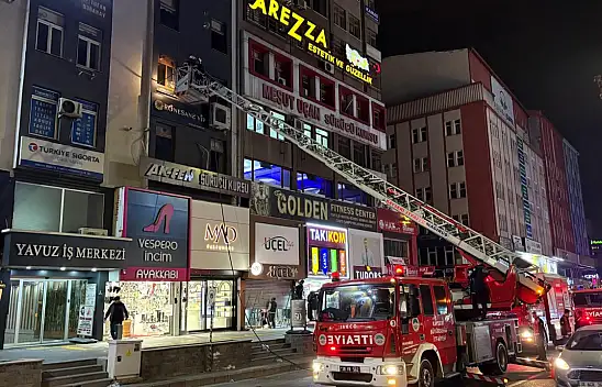 Düvenönü'ndeki iş merkezinde yangın!