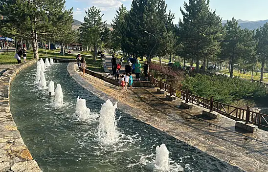 Elektrik akımı bulunan havuzda çocuklar serinlemek istedi