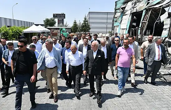 Elitaş ve beraberindekiler Kayseri OSB'de yanan fabrikayı ziyaret etti
