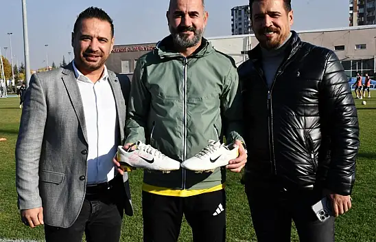 Erciyes 38 FK Teknik Direktörü'ne sürpriz!