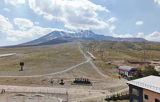 Erciyes artık sadece kışın değil: Kayseri'nin zirvesinde yaz hareketliliği!