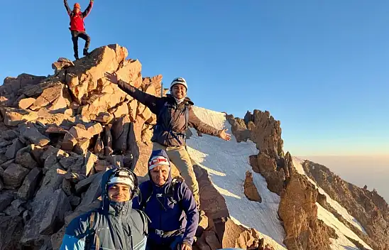 Erciyes'in zirvesinde anlamlı buluşma! Âşık Seyrânî için tırmandılar