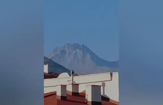 Erciyes'in zirvesinden yansıyan gizemli ışık merak konusu oldu