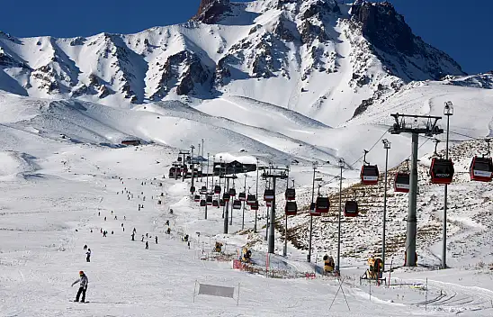 Erciyes, kayak sezonunun ilk gününde doldu taştı!