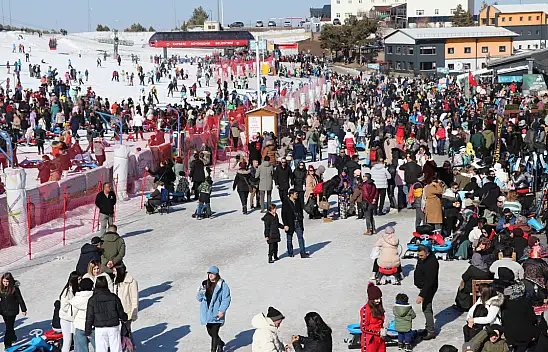 Erciyes'te sömestr coşkusu! Kayak merkezi tatilcilerle doldu taştı!