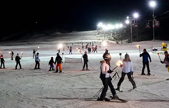 Erciyes'te yıldızlar altında kayak keyfi başladı