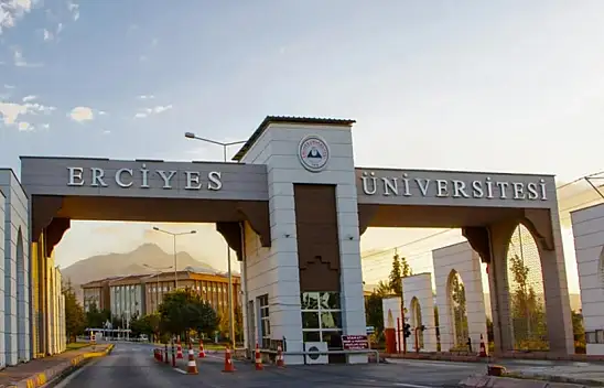 Erciyes Üniversitesi'nde otoparklar artık elektrik üretecek
