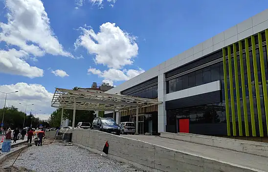 Erciyes Üniversitesi Rektörünün verdiği tarih tutmadı! O bina ne zaman bitecek?