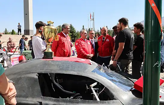 ERÜ TEKNOFEST 2025'e damga vurdu! 12 ödül birden aldı
