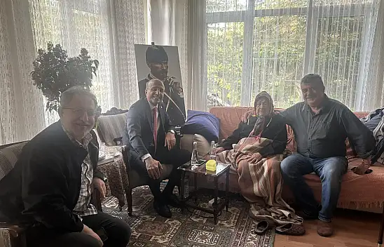 Eski vekilin annesi hastalık, yaşlılık dinlemedi sandığa gitti! 'Oy kullanmayanlara ders olsun'