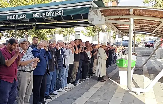 Evlerinin önünde öldürülen karı-koca son yolculuğuna uğurlandı